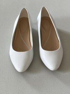 Easy Spirit White Leather Flats 8.5 Wide